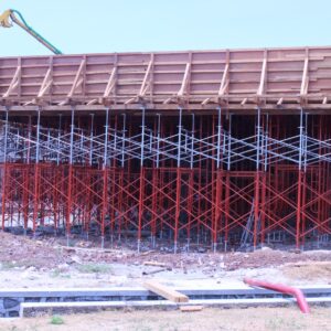 Jual scaffolding terdekat untuk proyek konstruksi di Sidoarjo dan Surabaya, dengan unit tubular kokoh yang dipasang rapi guna mendukung pengecoran lantai dan struktur bangunan bertingkat.